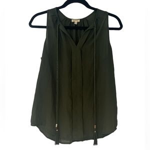 Size small - from small boutique in LBNY - dark green with gold metal on roping